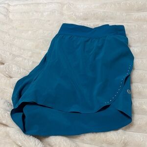 Fast and free Hawaiian blue shorts